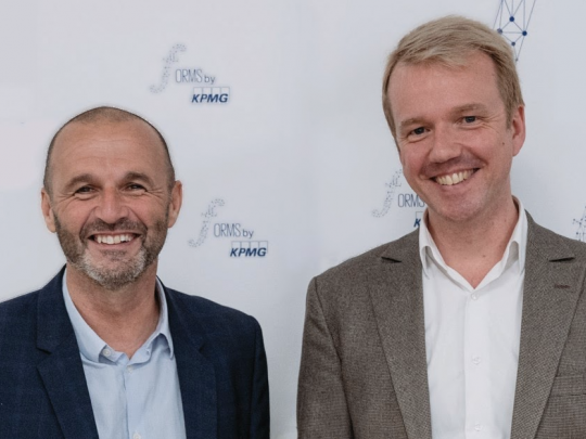 Laurent Picon, associé consolidation, et David Vuaillat, directeur outils de pilotage de la performance chez KPMG.